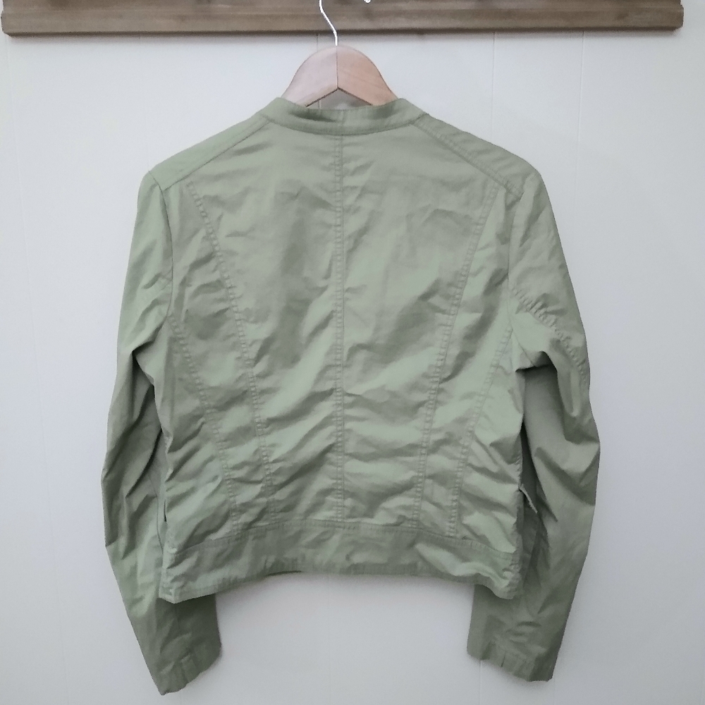Green Gap Utility Jacket - Picture 3 of 4
